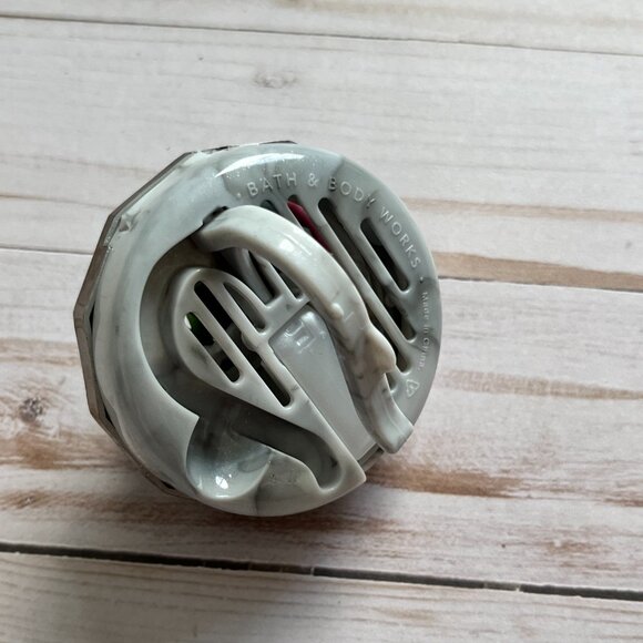 Bath and Body Works Car Fragrance Holder - Picture 4 of 5